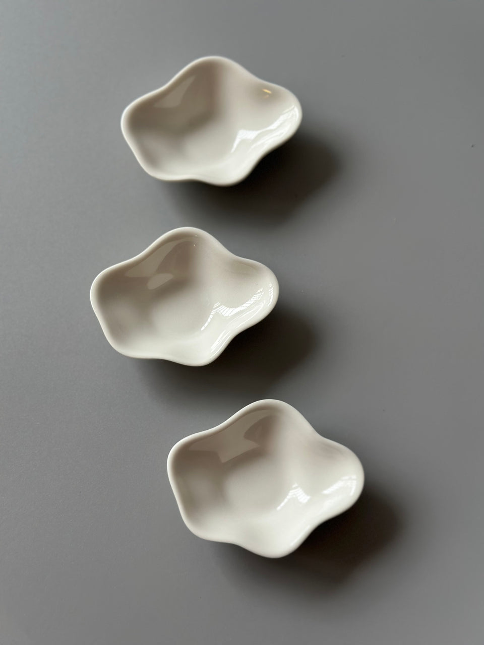 Pure white fragrance smelling tea cup and cloud saucer set