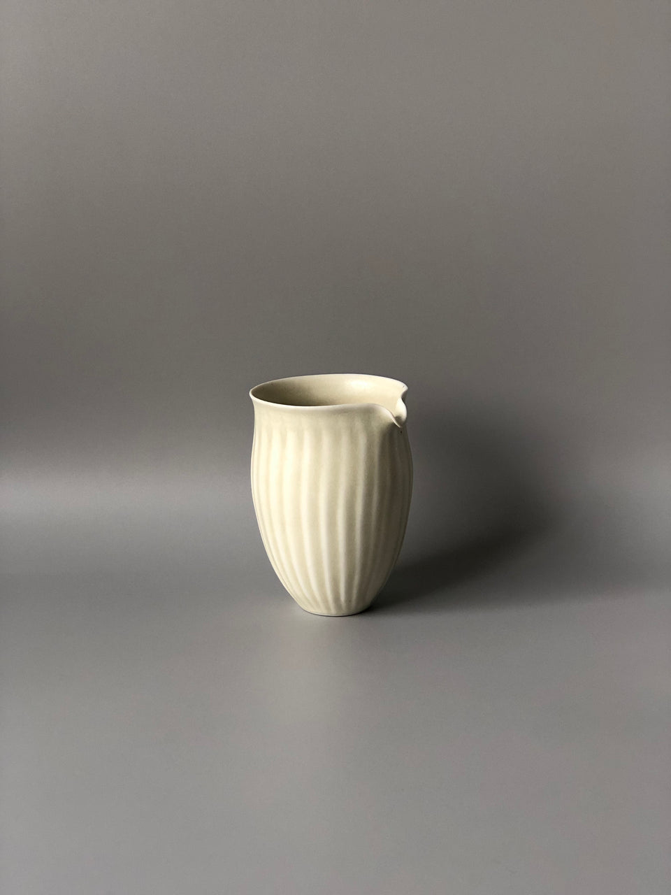 Shell Beige Tea Pitcher L