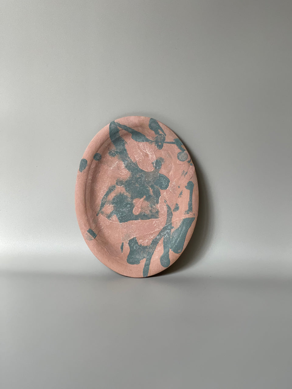 " Silent" Coral Oval Plate