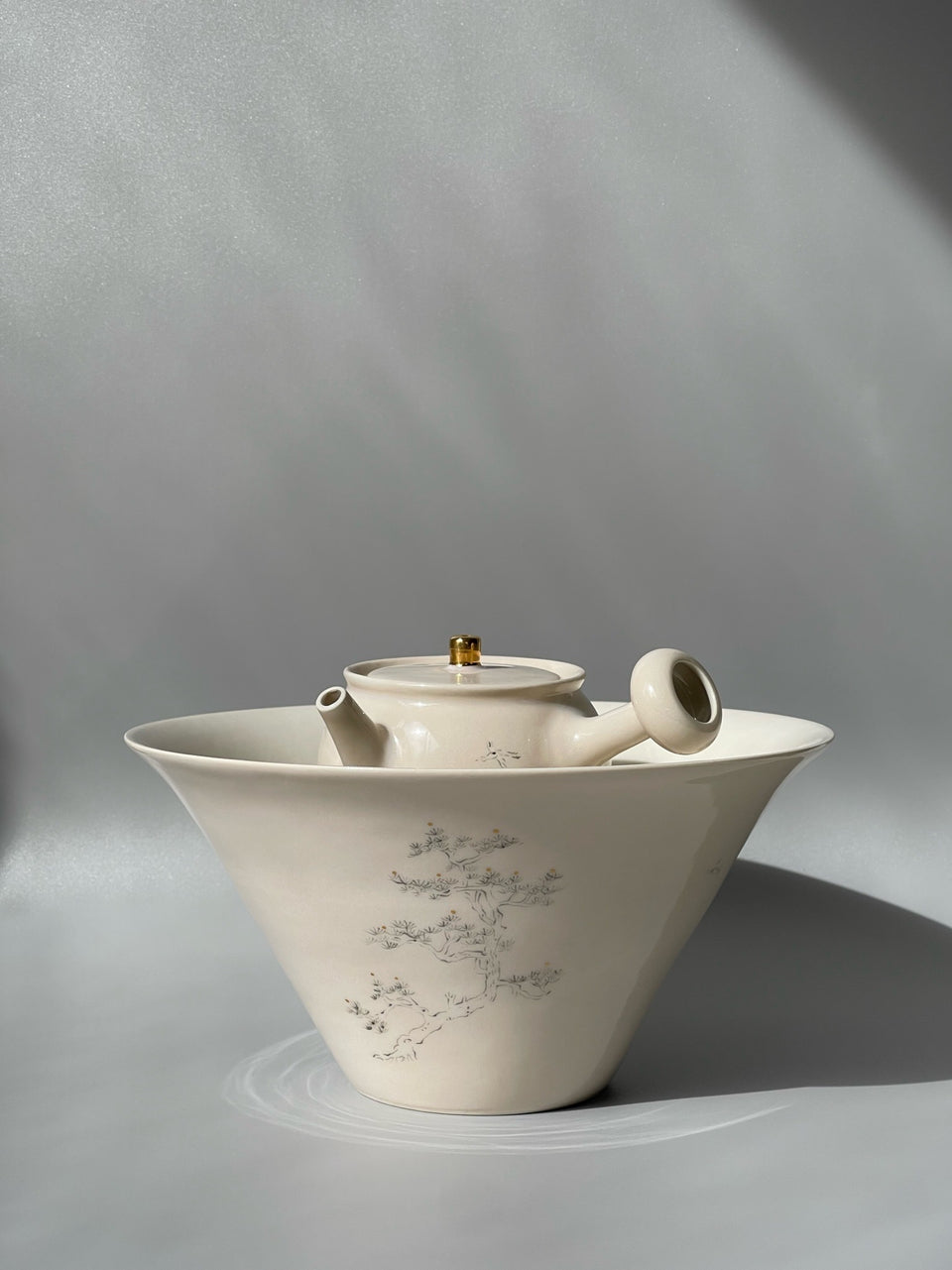 In Between Pot Support/ Vase/ Hucheng/ Bowl