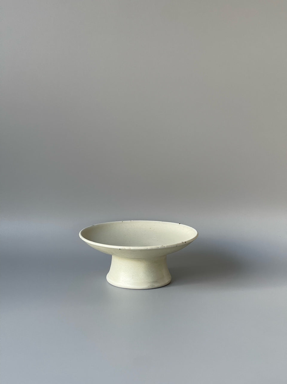 Beige Pot support/ Plate Stand