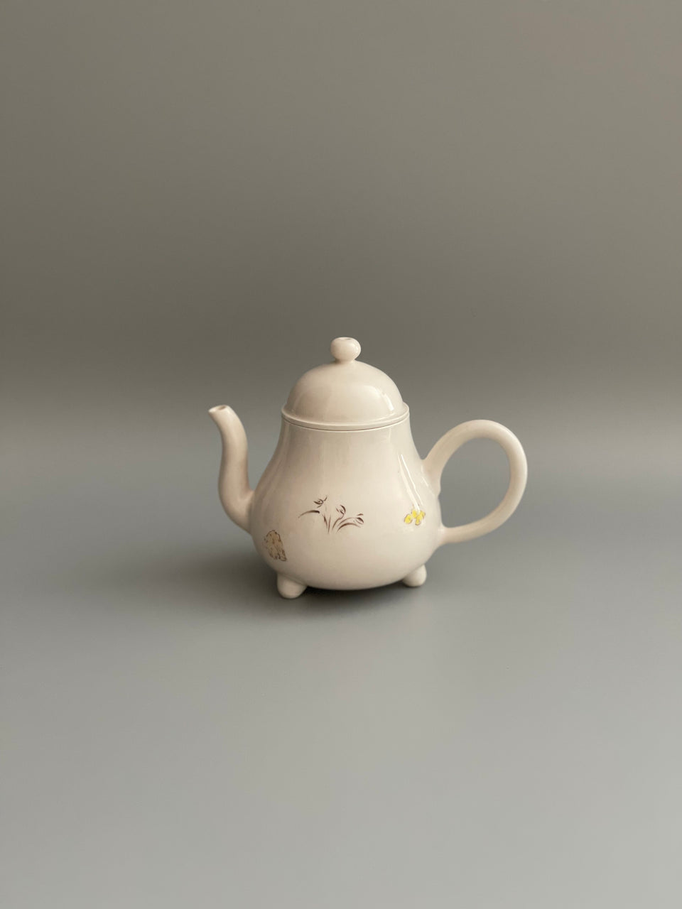 For Leisure Pear Tripod Teapot
