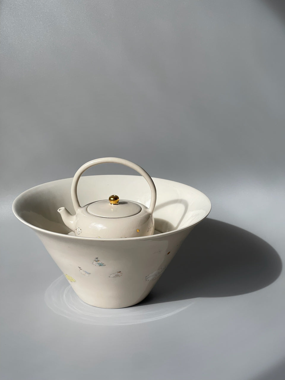 In Between Pot Support/ Vase/ Hucheng/ Bowl